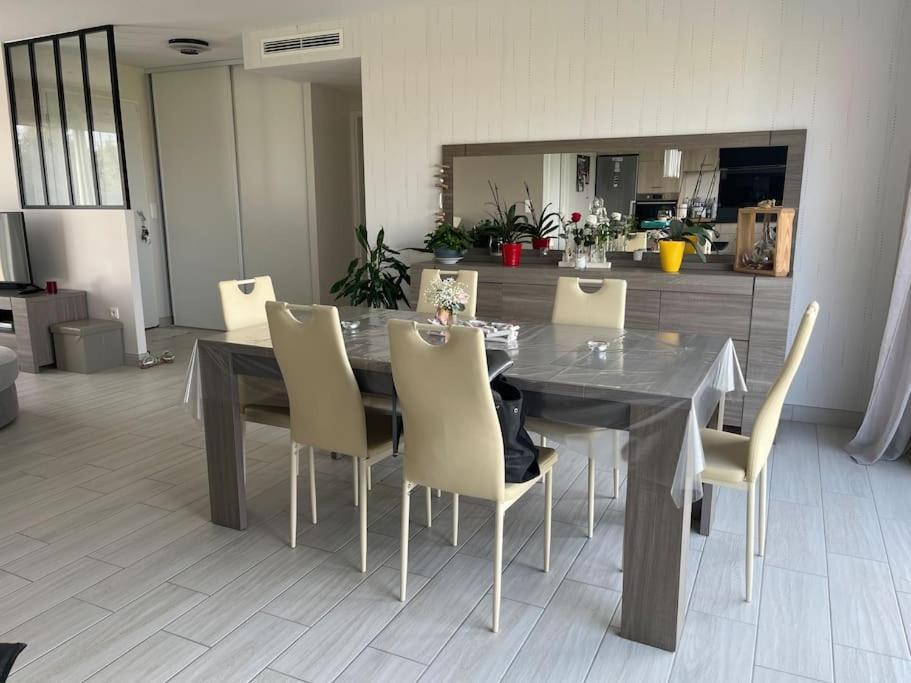 Maison A Saint Elix Le Chateau Экстерьер фото
